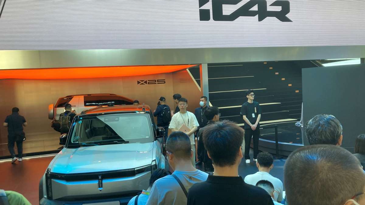 Viele Apple-Fans haben sich lange ein „iCar“ gewünscht. Dieses SUV eines chinesischen Herstellers dürfte ihre Erwartungen wohl nicht erfüllen.