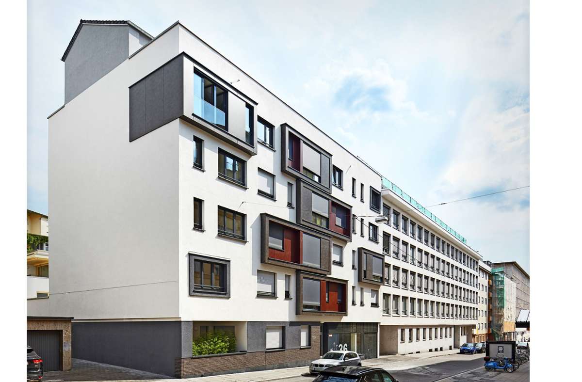 Vorderansicht des Gebäudes in der Urbanstraße in Stuttgart nach der Umgestaltung. Die Architekten von Plan Forward schufen hier 19 Wohneinheiten.