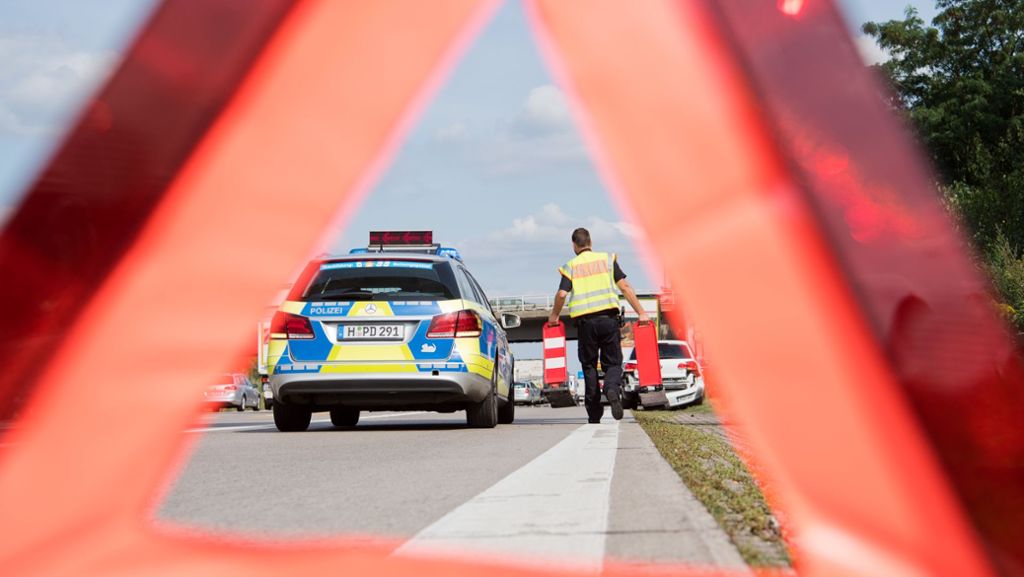 A5 bei Ettlingen: Nach Unfall zwei Spuren gesperrt