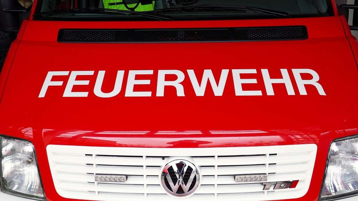 Polizeibericht aus Heimsheim: Bauwagen auf einer Wiese ausgebrannt