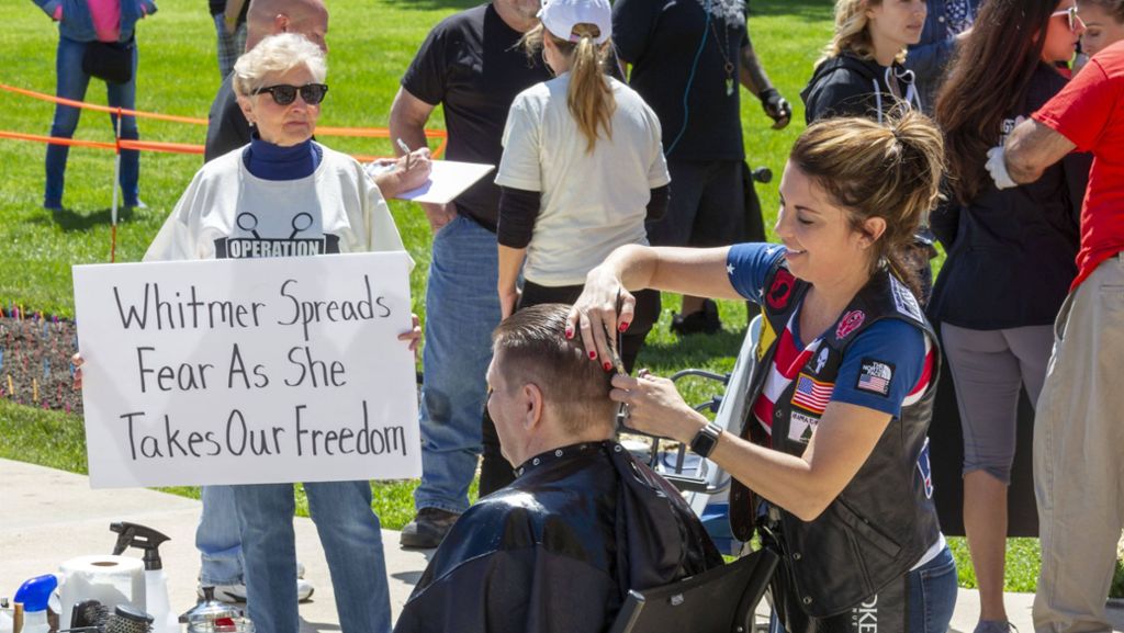 Corona-Proteste in den USA: Skurriler Protest von Friseuren gegen Beschränkungen