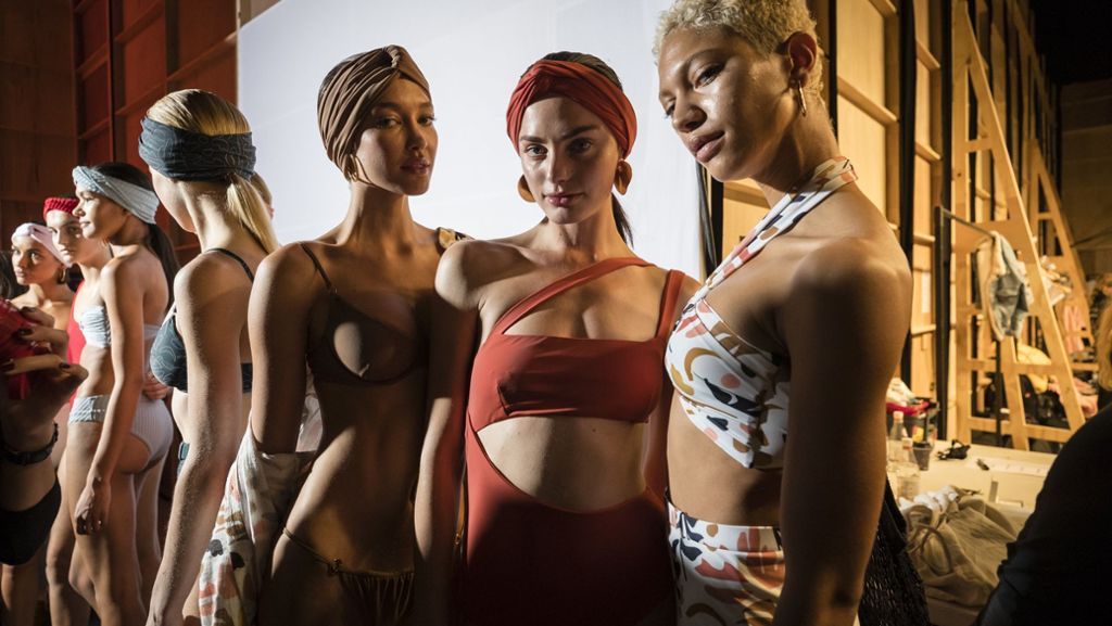  Bei der Fashion Week in Australien haben die Designer ihre Bademode präsentiert – und damit Lust auf den nächsten Sommerurlaub gemacht. Hier geht’s zu den Bildern. 