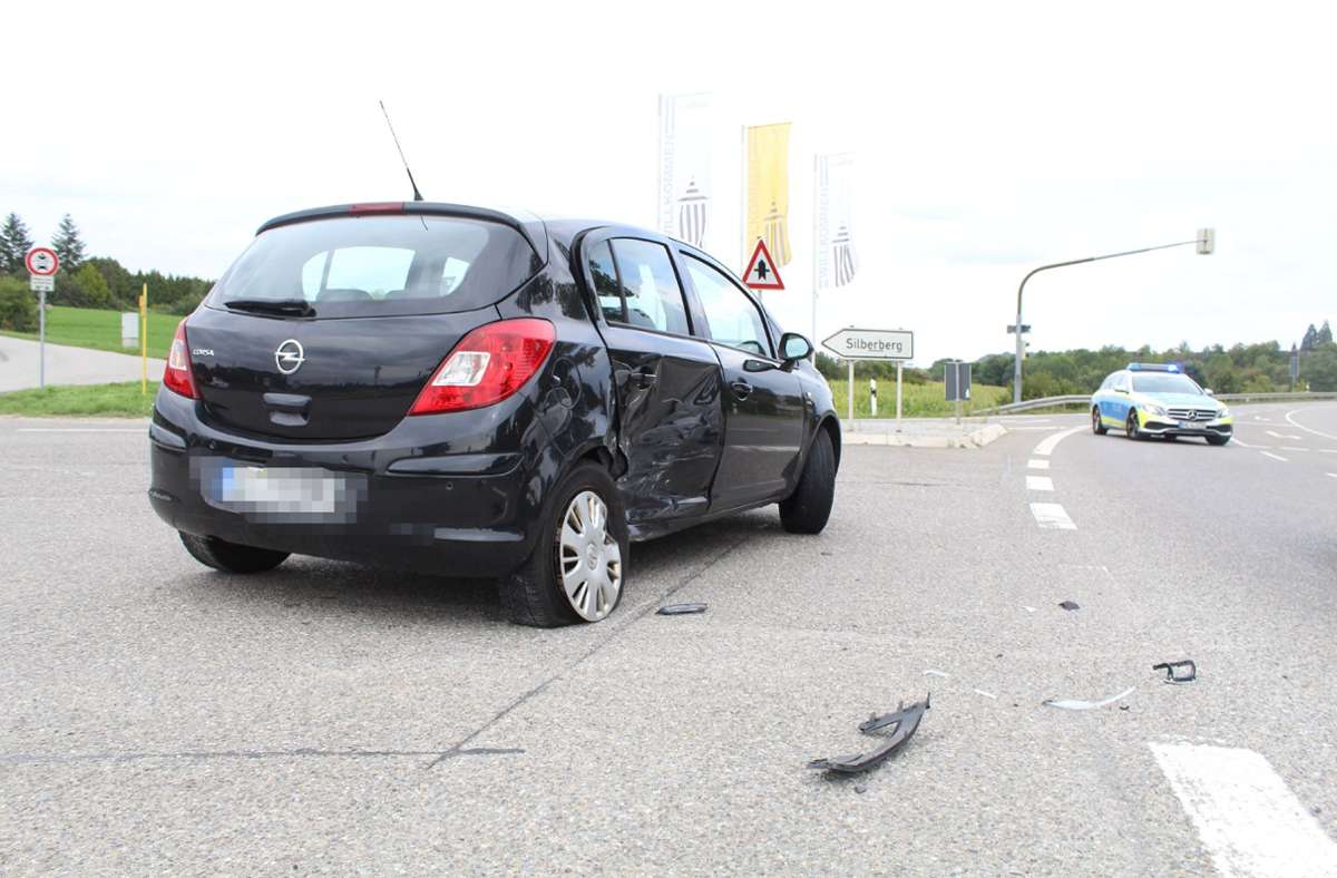 Die 25-jährige Opel-Fahrerin wollte nach links abbiegen.