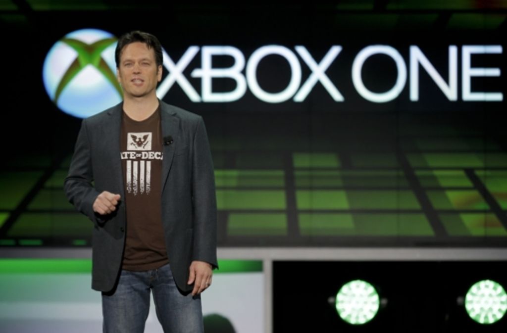 Phil Spencer von den Microsoft Game Studios bei der Präsentation der Xbox auf der E3.