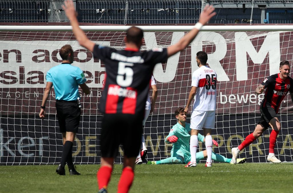 Für den VfB gab es eine Pleite zum Auftakt in Wiesbaden.