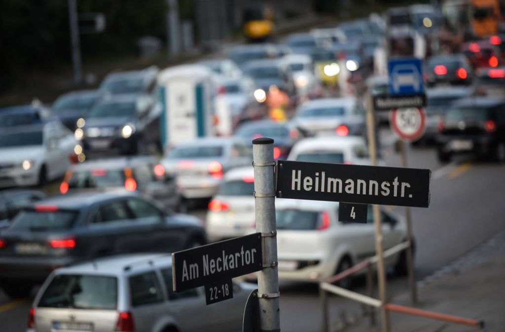 Unfälle mit Motorrädern und Rollern – davon gab es im letzten Jahr 470 – ereignen sich der statistischen Erhebung zufolge schwerpunktmäßig am Neckartor ...
