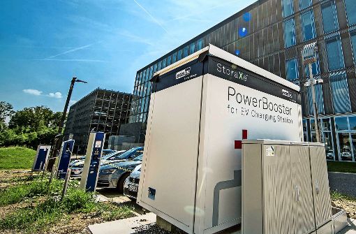 Batteriespeicher mit einer Kapazität bis zu 240 Kilowattstunden setzt die EnBW testweise an ihren Ladestationen auf dem Fasanenhof ein. Foto: Lichtgut/Piechowski