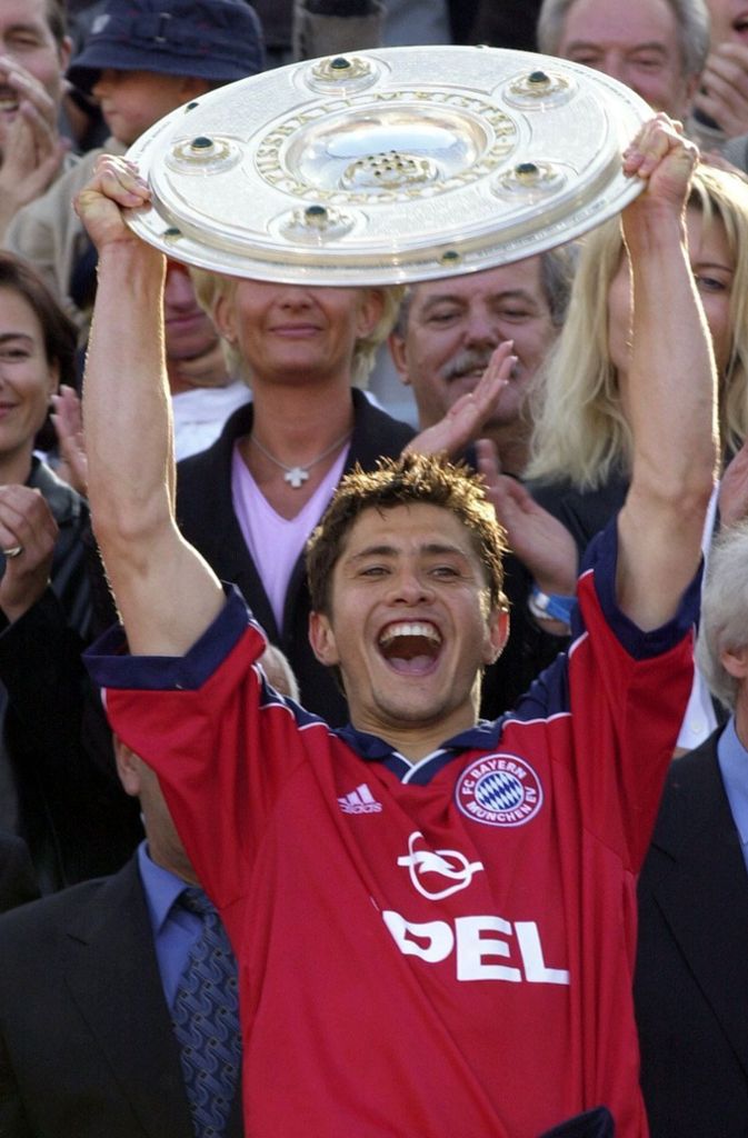 Unvergessen ist freilich Bixente Lizarazu, der von 1997 bis 2006 (mit einer kurzen Unterbrechung) für die Münchner am Ball war – der Baske war Welt- und Europameister, mit dem FC Bayern wurde „Liza“ Champions-League-Sieger sowie sechsmal deutscher Meister und fünfmal DFB-Pokalsieger. Chapeau!