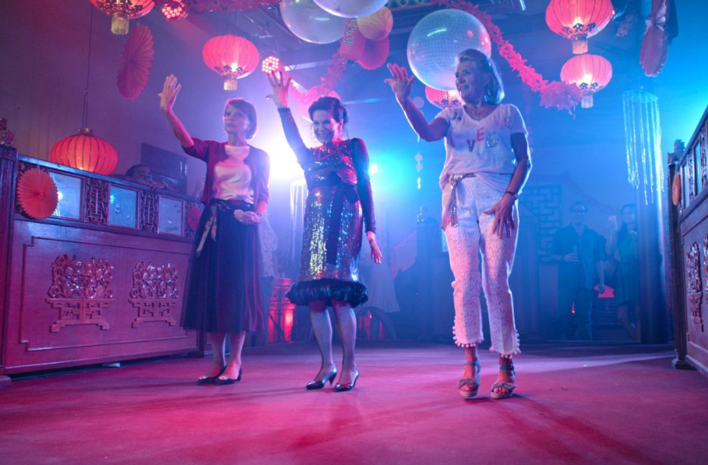 Bei den Freundinnen Maria (Uschi Glas, li.), Kiki (Hannelore Elsner) und Helga (Jutta Speidel) flammt der Jugendtraum von einem gemeinsamen Tanzcafé wieder auf.