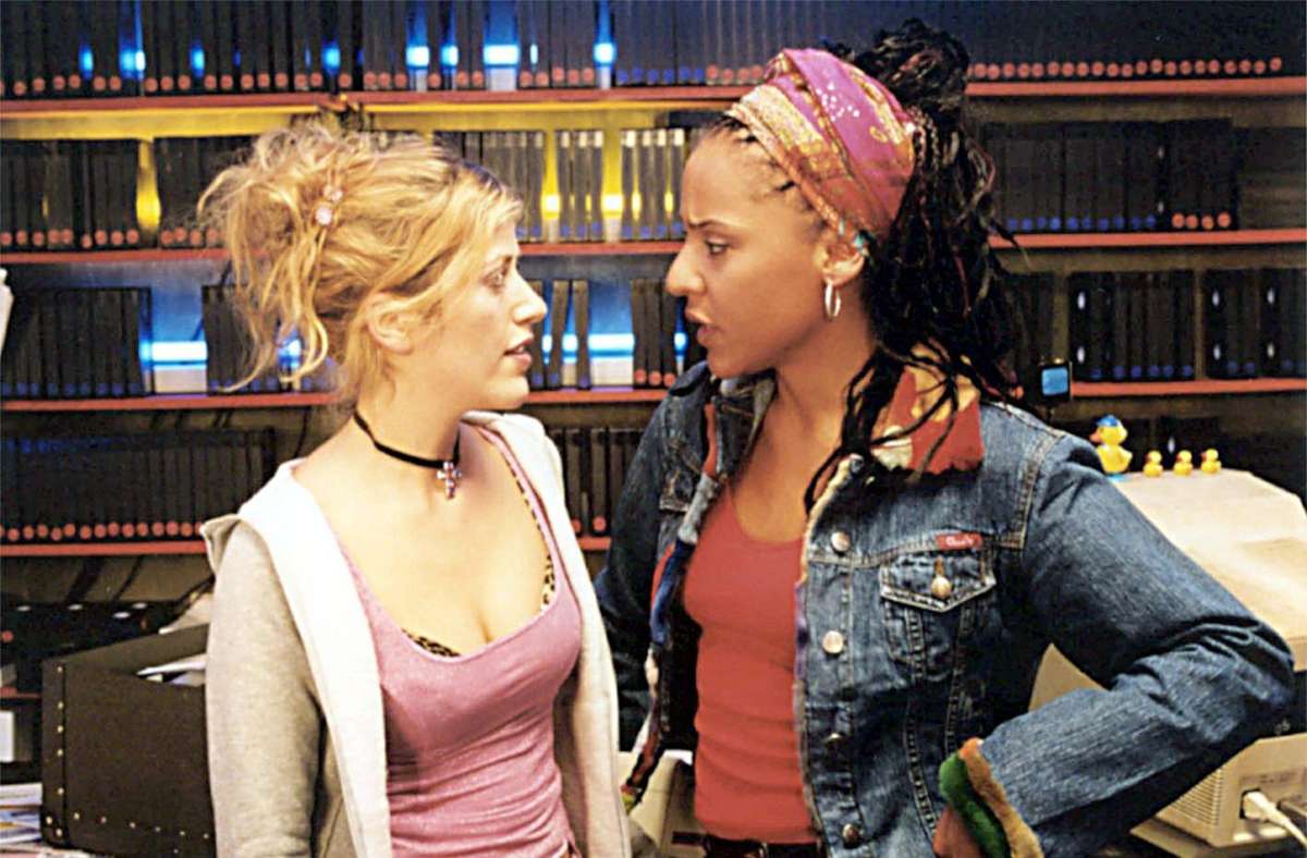 Aus dem Film „Kiss and run“, zu sehen im ZDF im Juli 2004. Maggie Peren als Emma (l.) und Anja Herden als Malia.