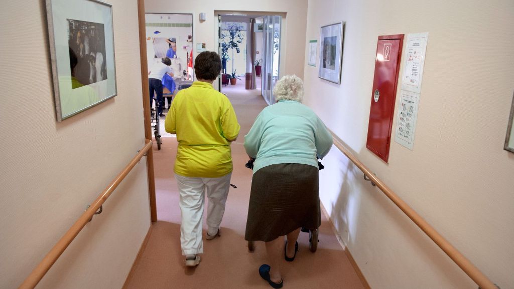 Engpass bei Pflegeplätzen befürchtet: Heimträger schlagen Alarm