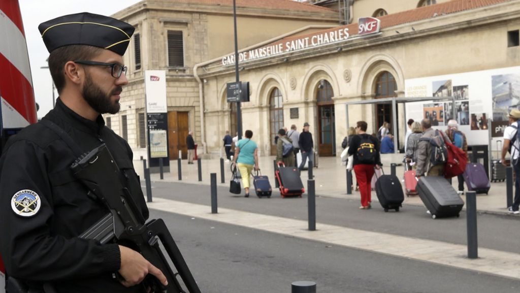  Im Bahnhof von Marseille wird ein Mann festgenommen. Er hat Material zum Herstellen eines Sprengkörpers dabei. In seinem Heimatland Bulgarien wird er schon länger gesucht. 