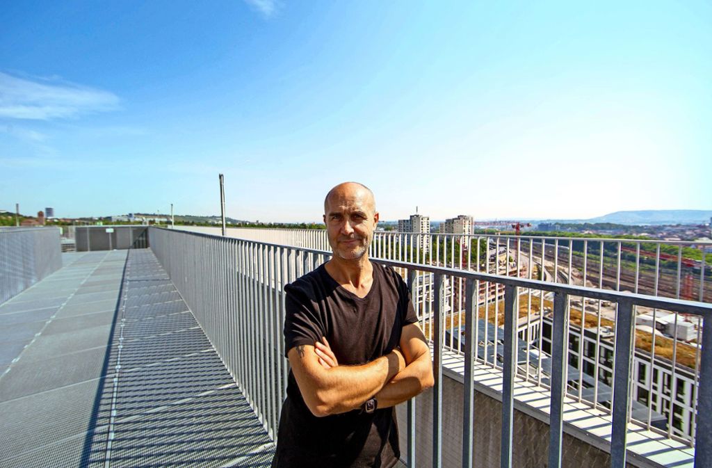 Antonio Arnesano zieht es oft auf die Aussichtsplattform der Stuttgarter Stadtbibliothek.
