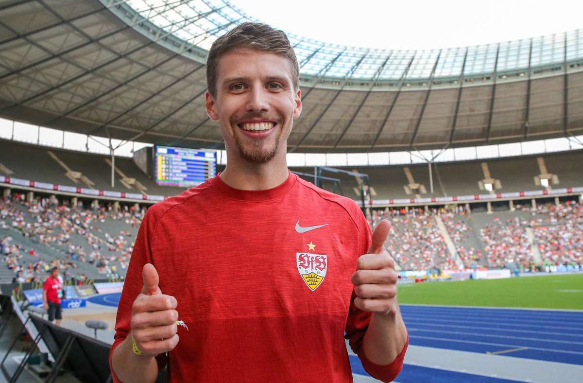 Fabian Heinle, Vize-Europameister im Weitsprung vom VfB Stuttgart: „Ich bin sehr froh, dass es doch noch geklappt – der Weg war ja etwas steiniger als erhofft. Der Aufstieg ist gut für alle Abteilungen des VfB. Jetzt hoffe ich, dass die Mannschaft diesmal länger oben bleibt.“