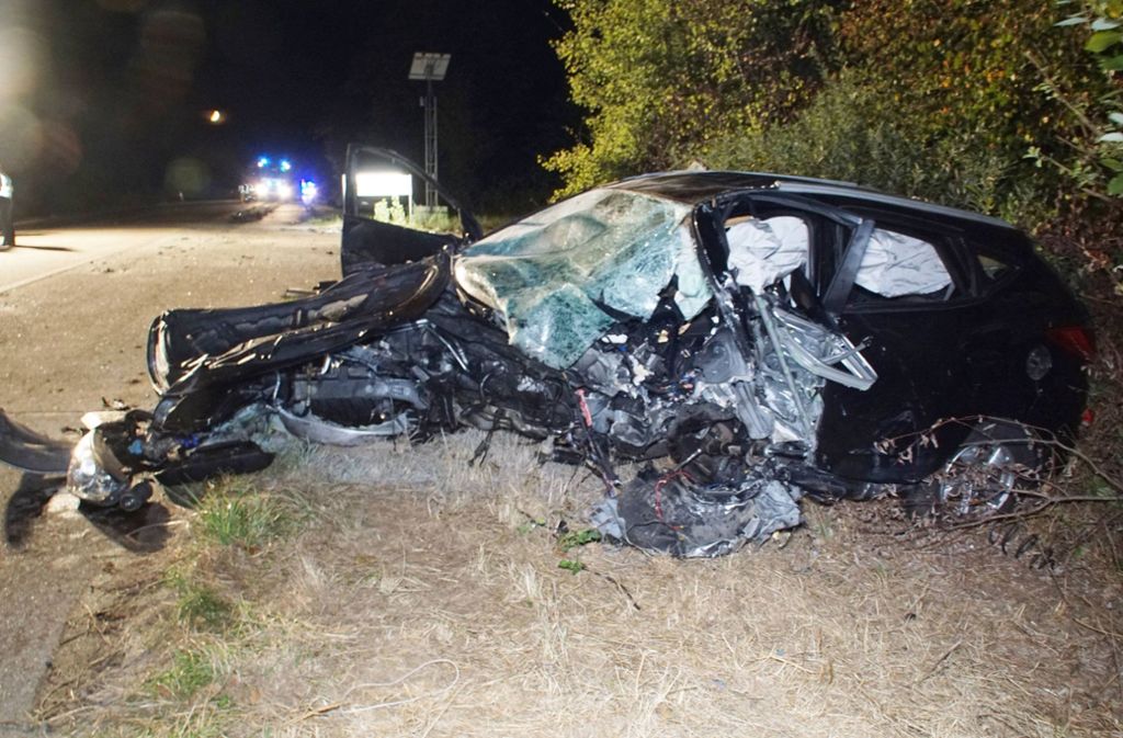 „Die Hyundai-Fahrerin wurde bei dem Unfall so schwer verletzt, dass sie noch an der Unfallstelle verstarb“, gibt die Polizei in einer Pressemitteilung bekannt.