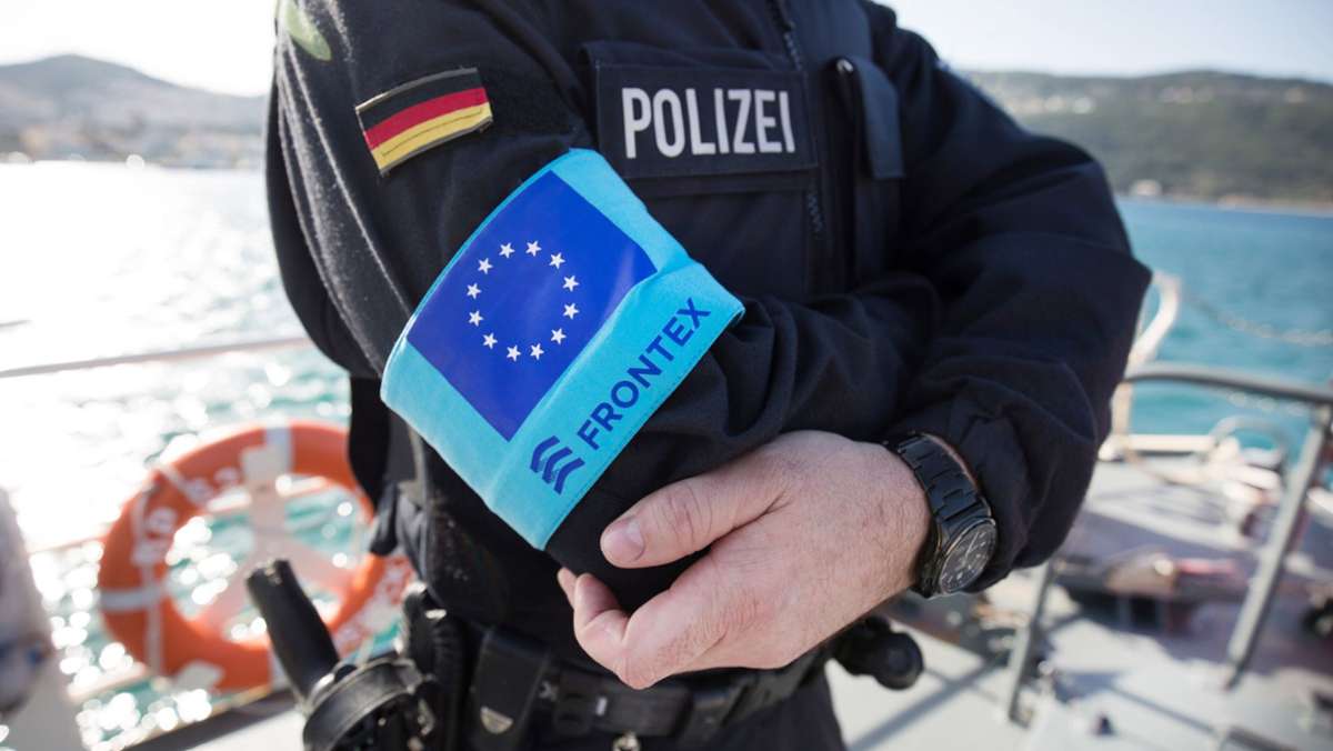  Die europäische Grenzschutztruppe Frontex wird mit immer neuen Vorwürfen im Umgang mit Flüchtlingen konfrontiert. Die Linke fordert, die Unterstützung der baden-württembergischen Polizei einzustellen. Die Grünen im Bundestag sehen es ähnlich. 