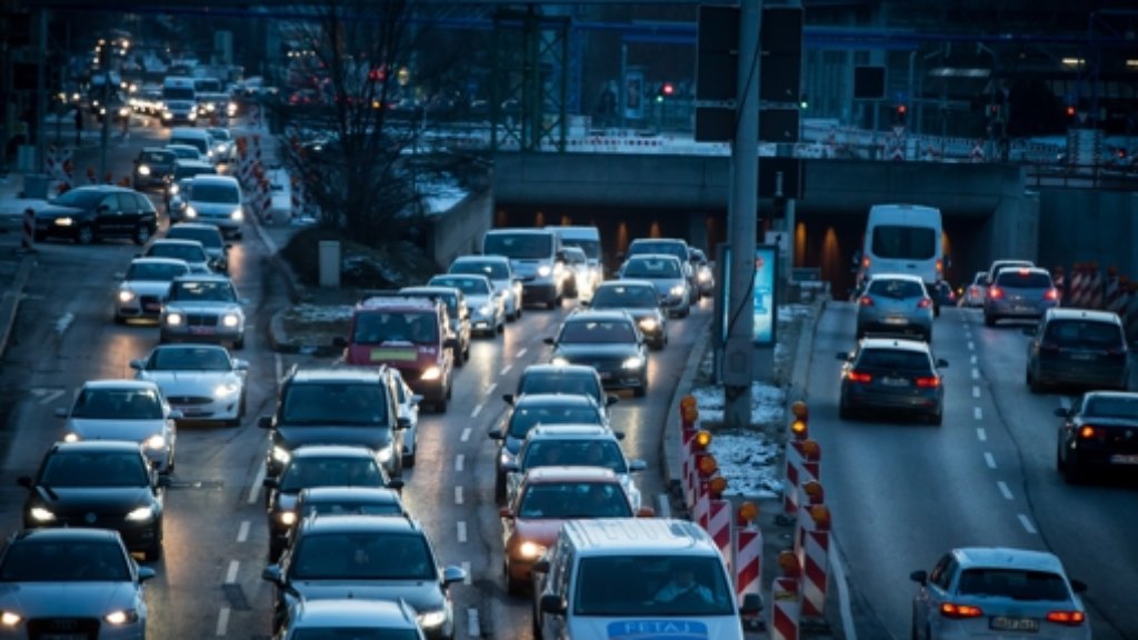 Maßnahmen gegen Feinstaub in Stuttgart: Hermann: 40 000 Autofahrer müssten umsteigen
