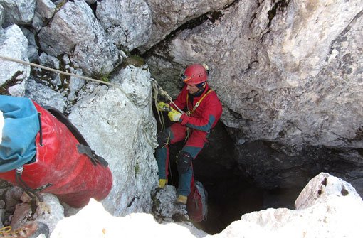 Die Rettungsaktion des verletzten Stuttgarters, der in der Riesending-Schachthöhle ausharrt, gestaltet sich schwierig. Foto: Leitner, BRK BGL/dpa