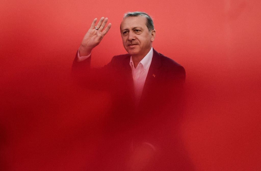 Der türkische Präsident hat drei Wochen nach dem Militärputsch die Einheit des Landes beschworen und sich gegen Kritik aus dem Westen verwahrt.
