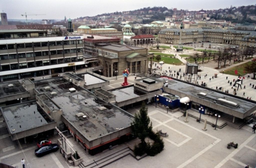 Dieses Foto zeigt den Kleinen Schlossplatz mit Blick Richtung Neues Schloss im Jahr 2000.
