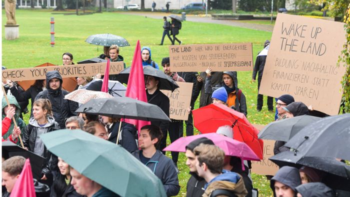 200 Studierende protestieren  gegen den Sanierungsstau