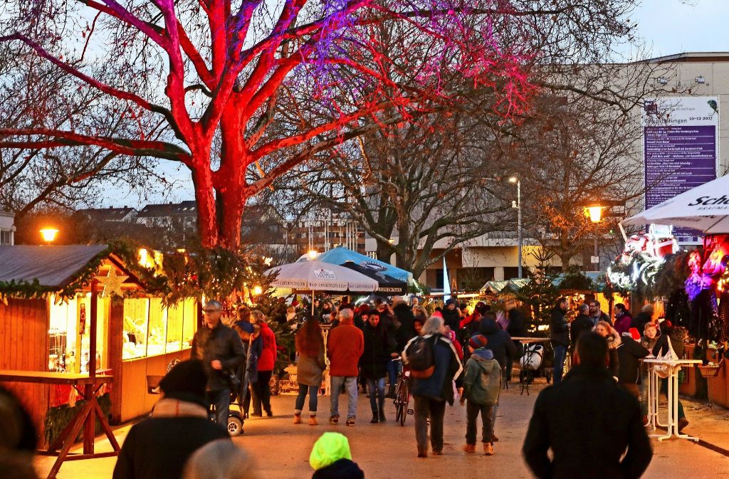 Der Böblinger Weihnachtsmarkt findet auf dem Elbenplatz statt.