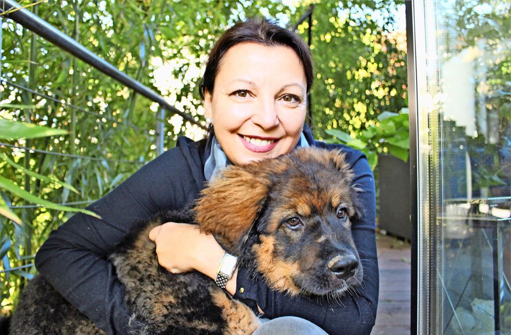 Andrea Peters und ihr Hund Thori Foto: Caroline Holowiecki
