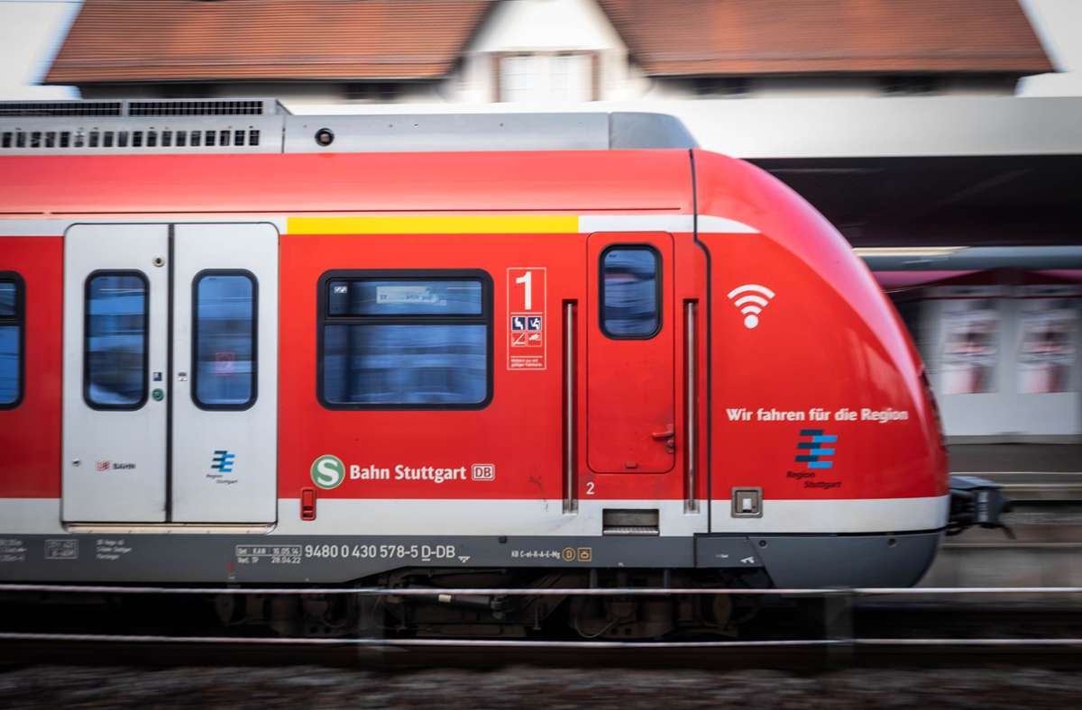 Im S-Bahnverkehr in der Region Stuttgart kommt es derzeit zu Behinderungen.  (Symbolfoto) Foto: Lichtgut/Achim Zweygarth