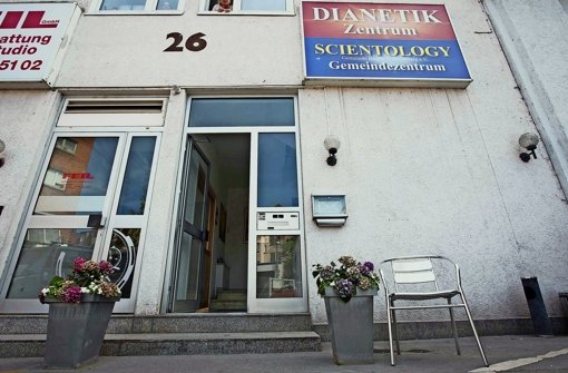 Das Domizil der Scientologen in Bad Cannstatt (Bild unten) ist bescheiden. Laut Verfassungsschutz könnte in der Heilbronner Straße 67 ein Zentrum entstehen. Foto: Michael Steinert