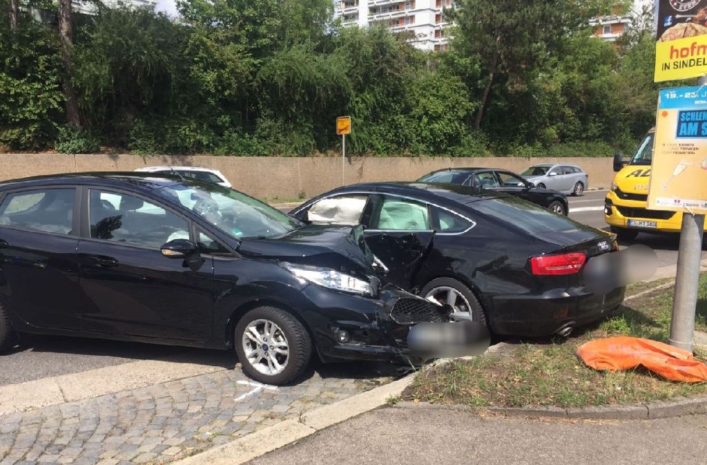 Das Manöver scheiterte jedoch und sein Auto kam quer auf der Mahdentalstraße zum Stillstand.