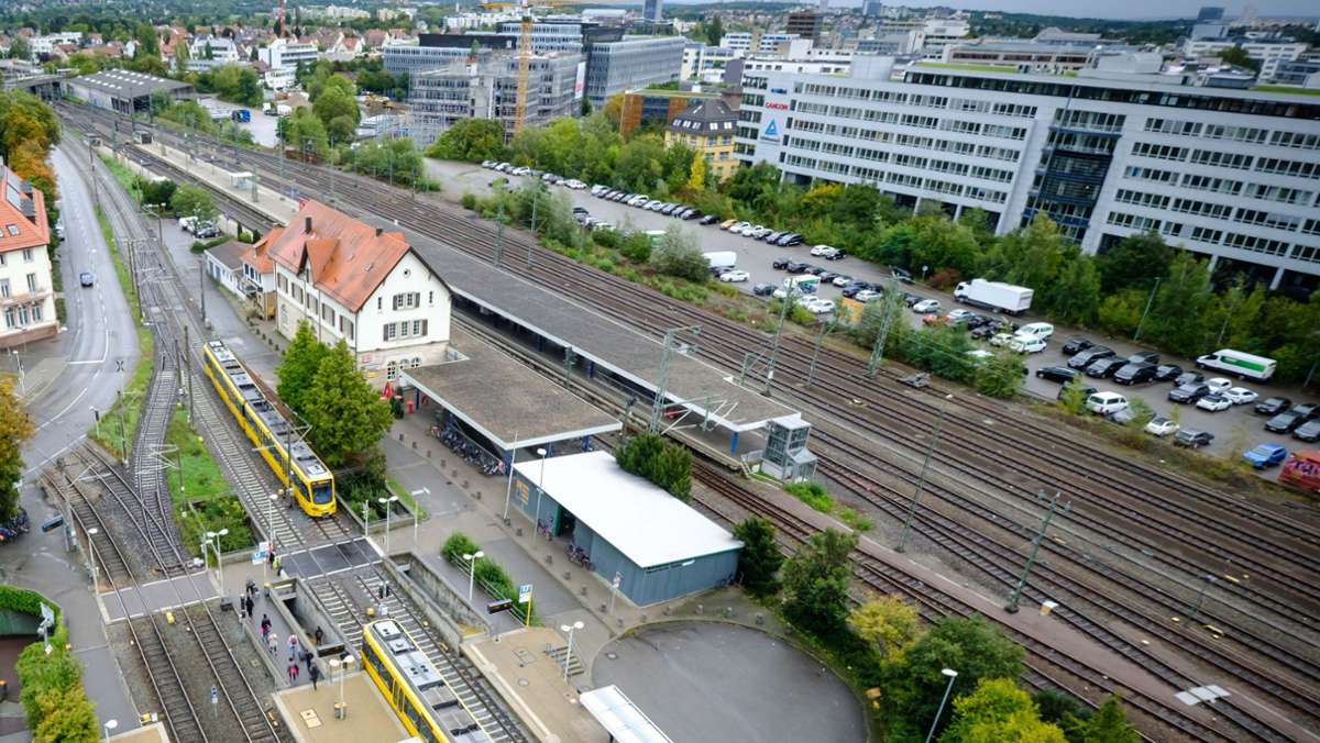  Das Gelände am Bahnhof in Stuttgart-Vaihingen soll umgebaut werden. Die Bürger sollen mitreden dürfen. Noch diskutieren die Bezirksbeiräte aber darüber, ob es Vorgaben, etwa zum Ausmaß einer Bebauung, geben soll. 
