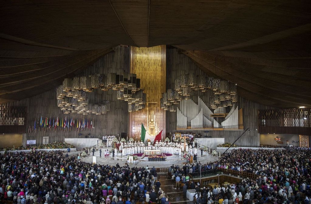 Zahlreiche Pilgern aus verschiedenen Teilen Mexikos nahmen am Dienstag in der neuen Basilika an einer Messe teil. Das Gotteshaus wurde 1974 eingeweiht.