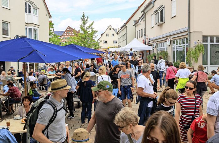 Besucher kommen in Scharen zum Pfingstmarkt