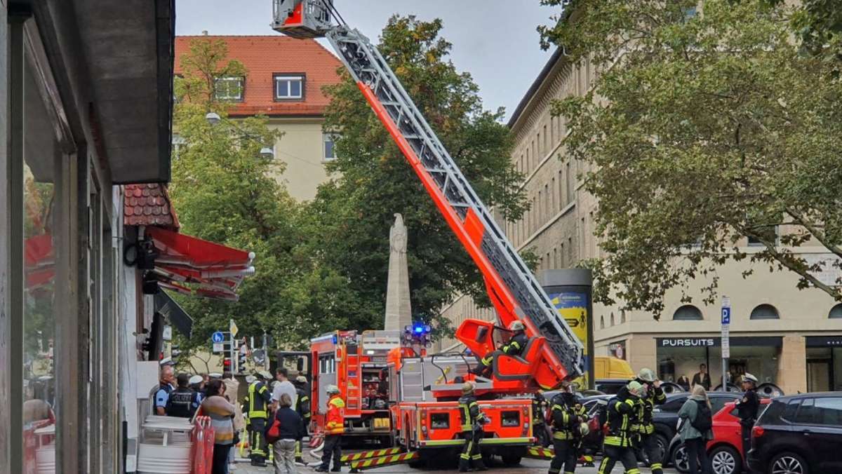 Stuttgart-West: Feuerwehr rückt zu Brand in Mehrfamilienhaus aus