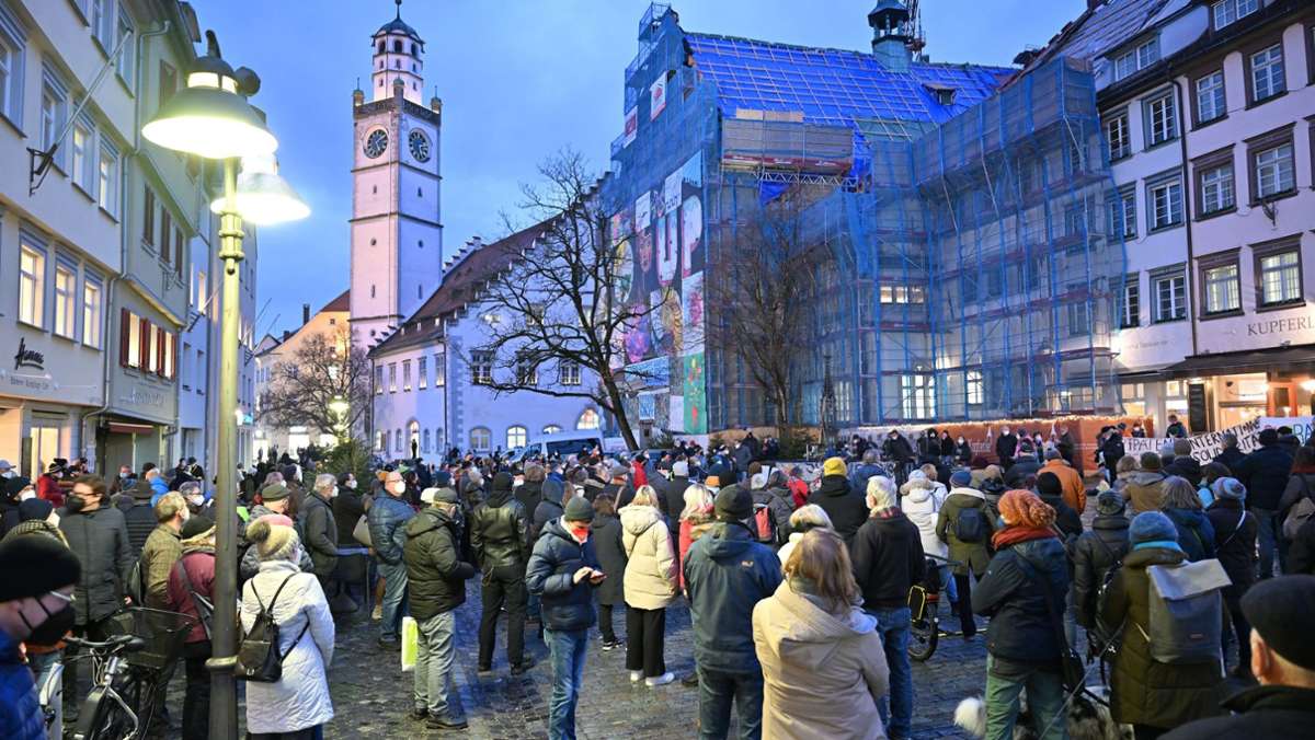  Zahlreiche Menschen sind in Baden-Württemberg erneut gegen die Corona-Maßnahmen auf die Straße gegangen. Ein Überblick. 