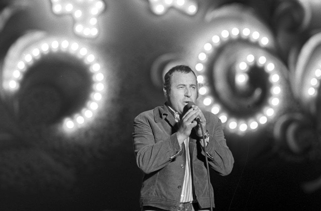 Der Sänger Manfred Krug bei einem Auftritt im Rahmen der Weltfestspiele der Jugend und Studenten im August 1973 in Berlin.