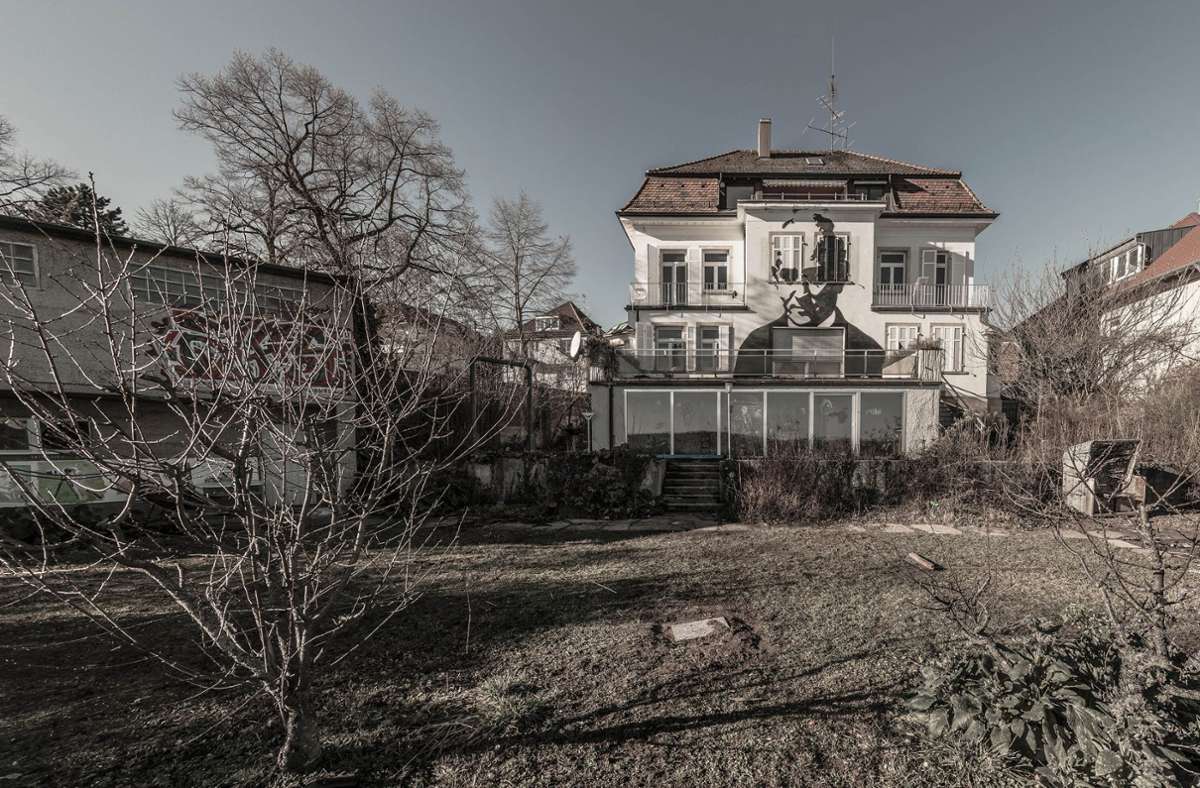 Die Villa Bolz am Kriegsbergturm: 2015 erinnerte der Verein Kollektiv 44 mit einem sechs Meter hohen Porträt auf der Fassade an den NS-Freiheitskämpfer. Jetzt stehen dort Luxus-Eigentumswohnungen.