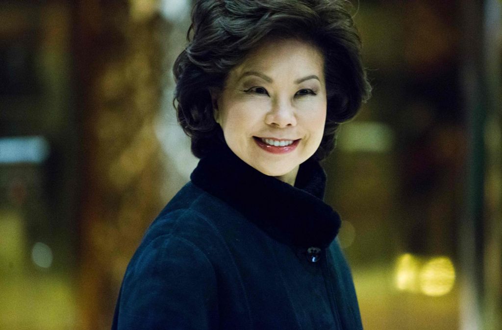 Elaine Chao war Arbeitsministerin unter George W. Bush, nun übernimmt sie den Chefposten im Verkehrsministerium. Sie ist Ehefrau von Mitch McConnell, dem republikanischen Mehrheitsführer im Kongress. Geboren wurde Chao in Taipeh.