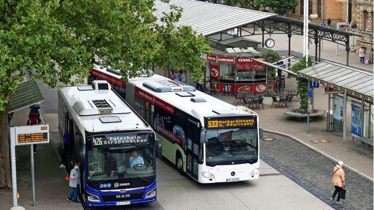  Bus und Bahn leiden noch immer unter der Pandemie. Das zeigt die Halbjahresbilanz des Verkehrs- und Tarifverbunds Stuttgart (VVS). Es gibt aber einen leichten Trend nach oben. 