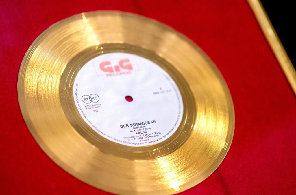 Falcos goldene Schallplatte für die Single „Der Kommissar“