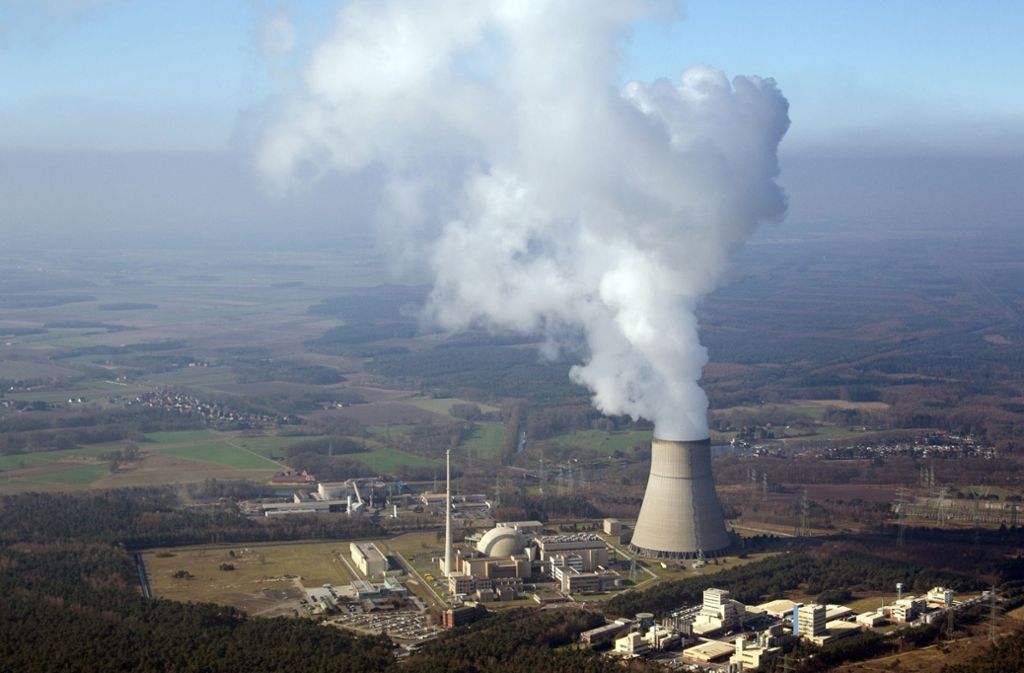 Der BUND forderte Umweltminister Franz Untersteller auf, die Ausnahmegenehmigungen für Atom- und Kohlekraftwerke zum Weiterbetrieb bei Wassertemperaturen von mehr als 28 Grad zurückzunehmen. Foto: dpa