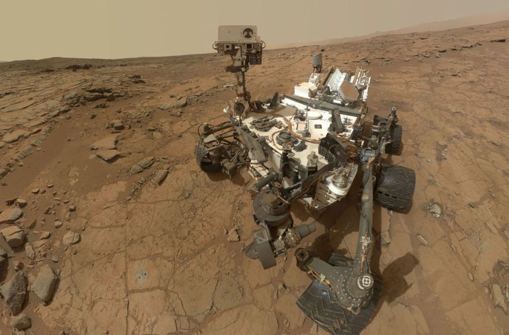 Mars-Rover Curiosity im Einsatz auf dem roten Planeten.