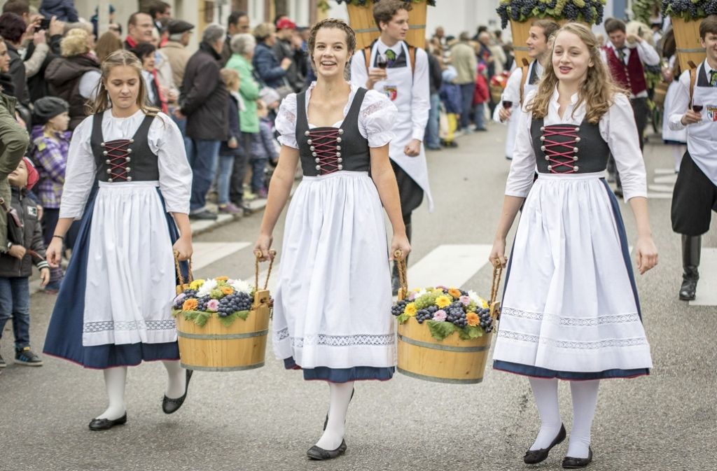 In traditonellen Gewändern gingen die Teilnehmer durch die Straßen Fellbachs.