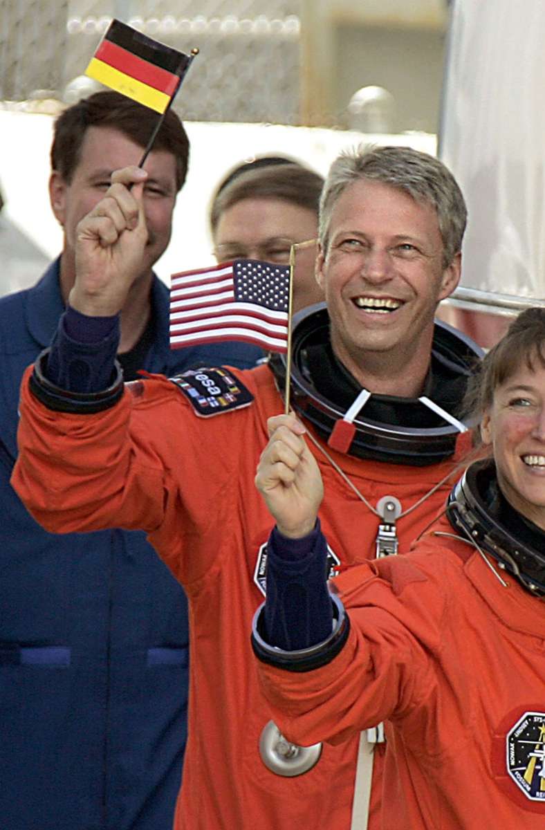 Thomas Reiter verbrachte als einer der bekanntesten deutschen Astronauten bereits in den Jahren 1995/1996 mehr als 179 Tage auf der russischen Raumstation Mir. Im Jahr 2006 verbrachte er noch einmal 171 Tage auf der Internationalen Raumstation ISS, als erstes europäisches Langzeit-Besatzungsmitglied.