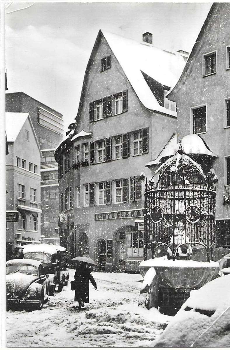 Hans-im-Glück Brunnen im Schnee aus den 1950er Jahren. gelaufen