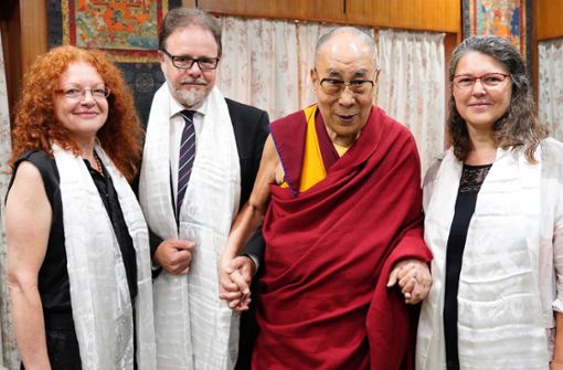 Überraschendes Treffen: Die Bundestagsabgeordneten Margarete Bause (Grüne), Frank Heinrich (CDU) und Ute Vogt (SPD) haben in Nordindien mit dem Dalai Lama gesprochen. Foto: /Tenzin Jamphel