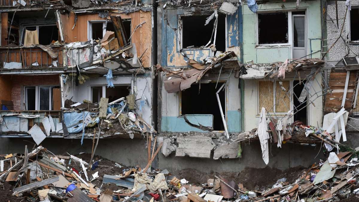 Nach schweren Angriffen auf das ukrainische Saporischschja liegen viele der Gebäude in Trümmern.