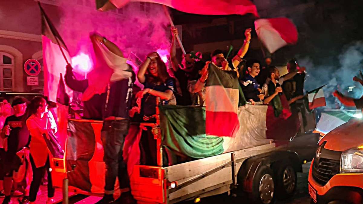  Auch in den Kreisen Ludwigsburg und Böblingen feierten die Fans der italienischen Nationalmannschaft den Sieg ihres Teams bei der EM 2021 ausgelassen. Es kam zu etlichen Autokorsos, vereinzelt wurden Pyros abgebrannt. Ein Überblick. 