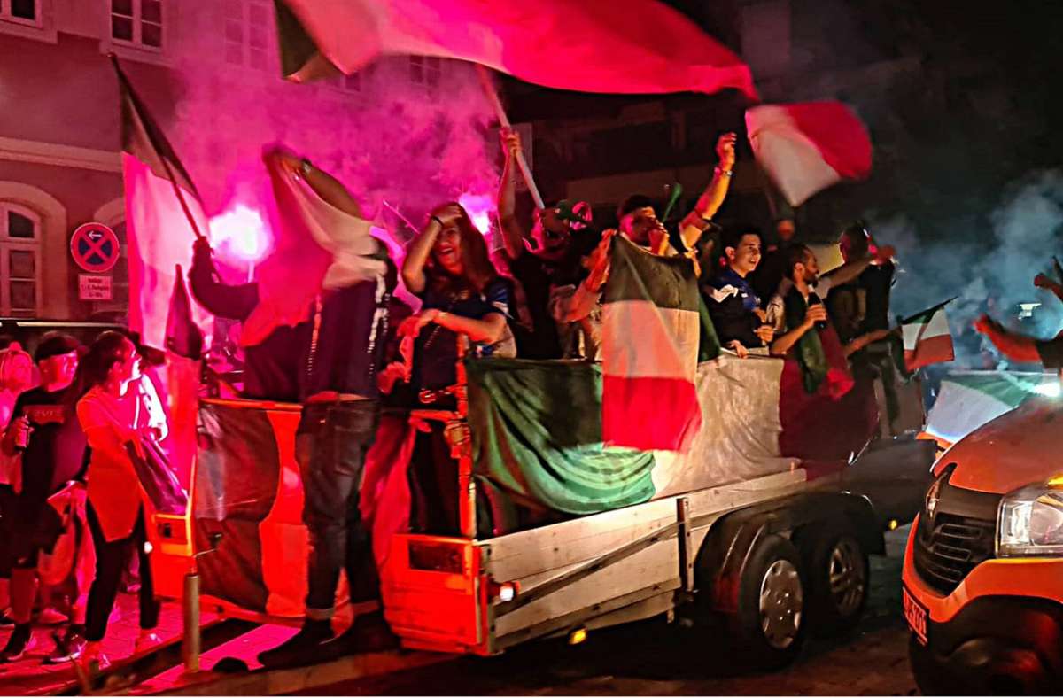 Die Fans der italienischen Nationalmannschaft feierten auch in Bönnigheim ausgelassen.