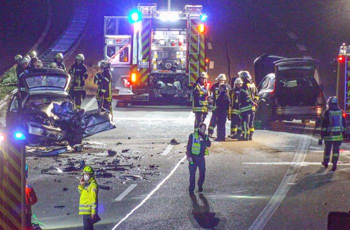 Autofahrer wendet auf Bundesstraße – ein Mensch stirbt